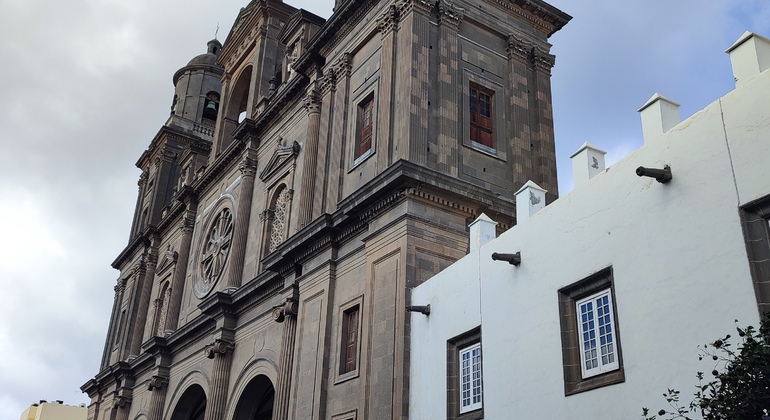 Palmas de Gran Canaria Historical Center: Official Guide, Spain