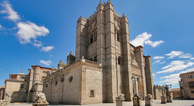 Free Walking Tour through the Heart of Avila, Spain
