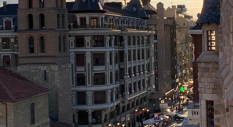 León in 90 Minutes: History, Legends, and Secrets, Spain